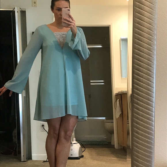 Long sleeved above the knee dress with lace detail - Picture 3 of 4